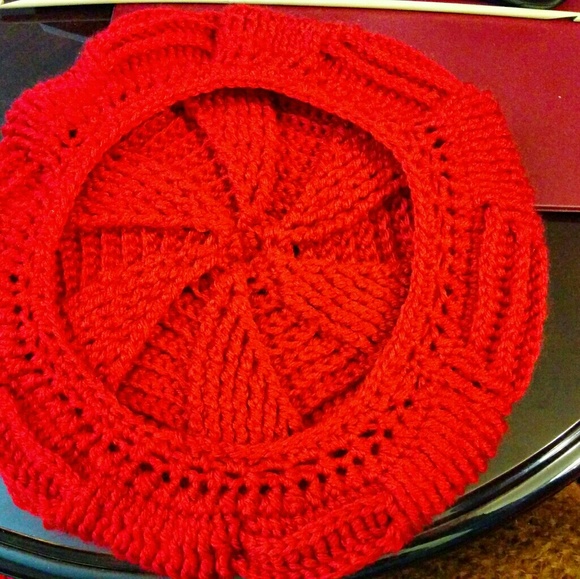👵👒🎩🧢ALL HATS ON SALE👒 Red star crochet hat - Picture 4 of 8